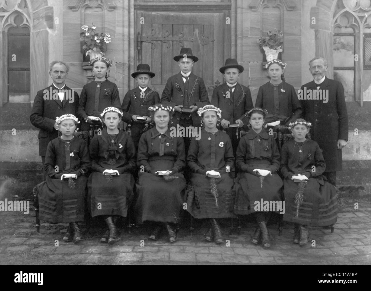 Religion, Christentum, Zeremonie, Kinder nach der Erstkommunion, Kabinett Karte, Oettingen, um 1910, Additional-Rights - Clearance-Info - Not-Available Stockfoto