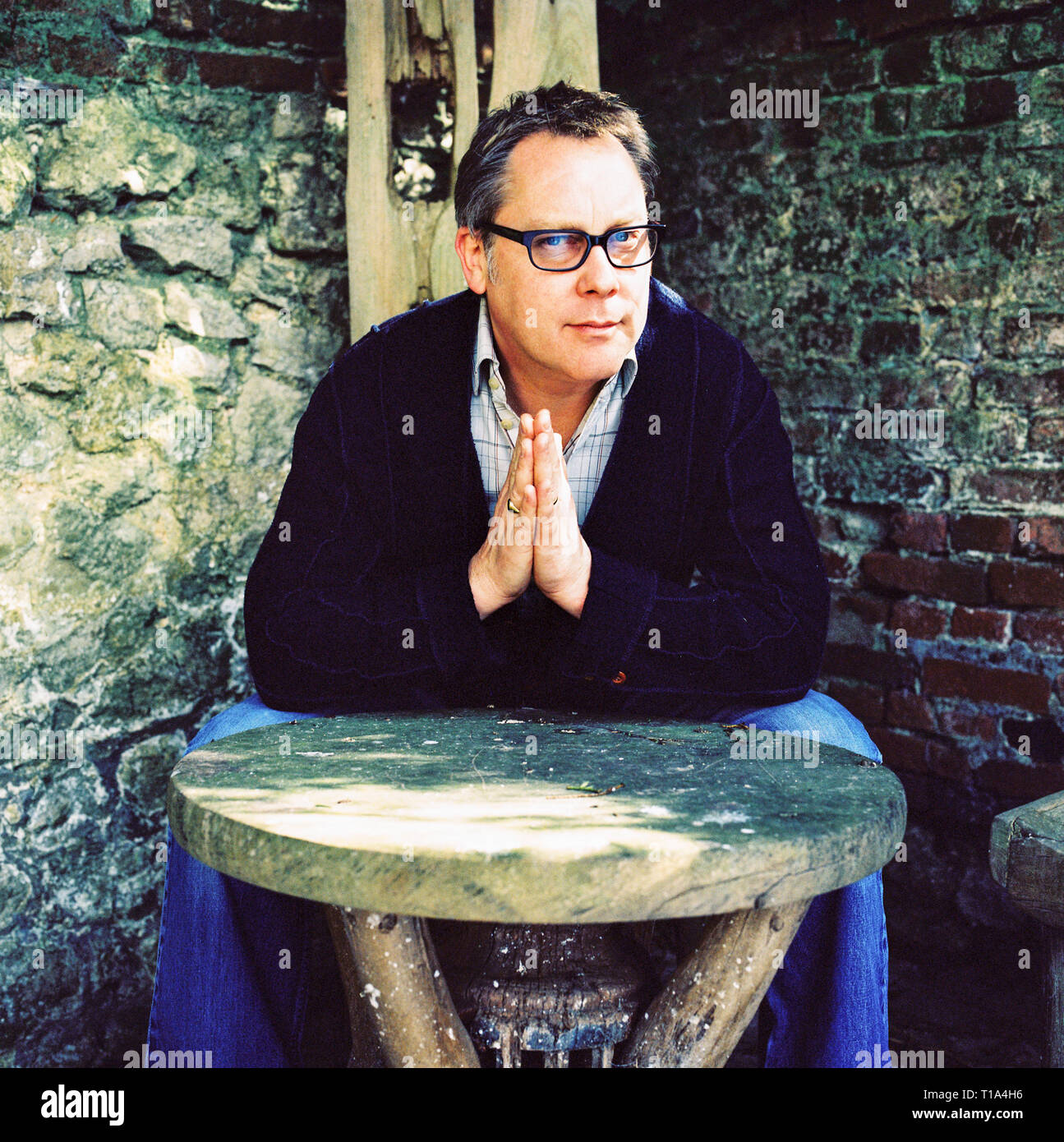 Porträt der Schauspieler Vic Reeves fotografiert zu Hause im März 2006 Stockfoto