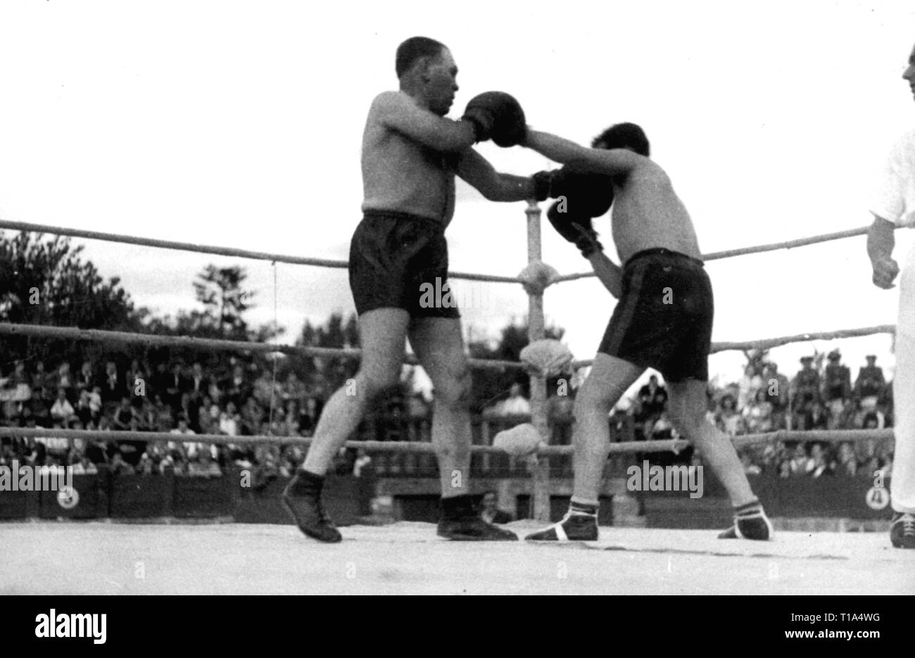 Sport, Boxen, Boxkampf Paulino Uzcudun gegen Rodolfo Diaz, San Lorenzo de El Escorial, Spanien, 1.9.1946, Additional-Rights - Clearance-Info - Not-Available Stockfoto