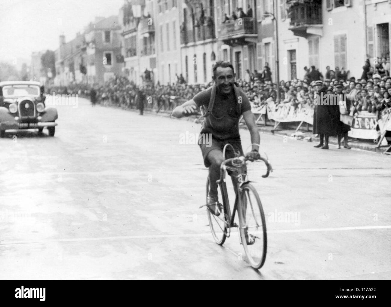 Sport, Radfahren, Radrennen, Tour de France 1936, 16 Stufe, Luchon - Pau, Sylvere Maes (Belgien) Das Finish, 27.7 erreicht. 1936, Additional-Rights - Clearance-Info - Not-Available Stockfoto
