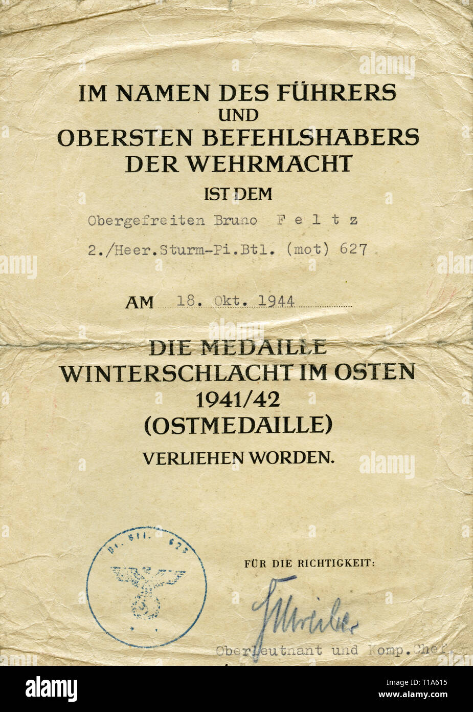 Deutschland, WW II, der Krieg gegen die Sowjetunion, Dokument für den so genannten Osten-Medaille der Schlacht im Winter 1941/1942, das Dokument zerknittert ist, weil es in einem einheitlichen/Tasche zu sein hat., Additional-Rights - Clearance-Info - Not-Available Stockfoto