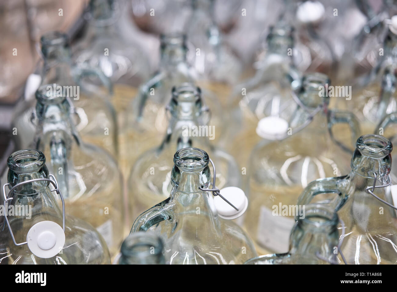 Glas Container im Store. Stockfoto