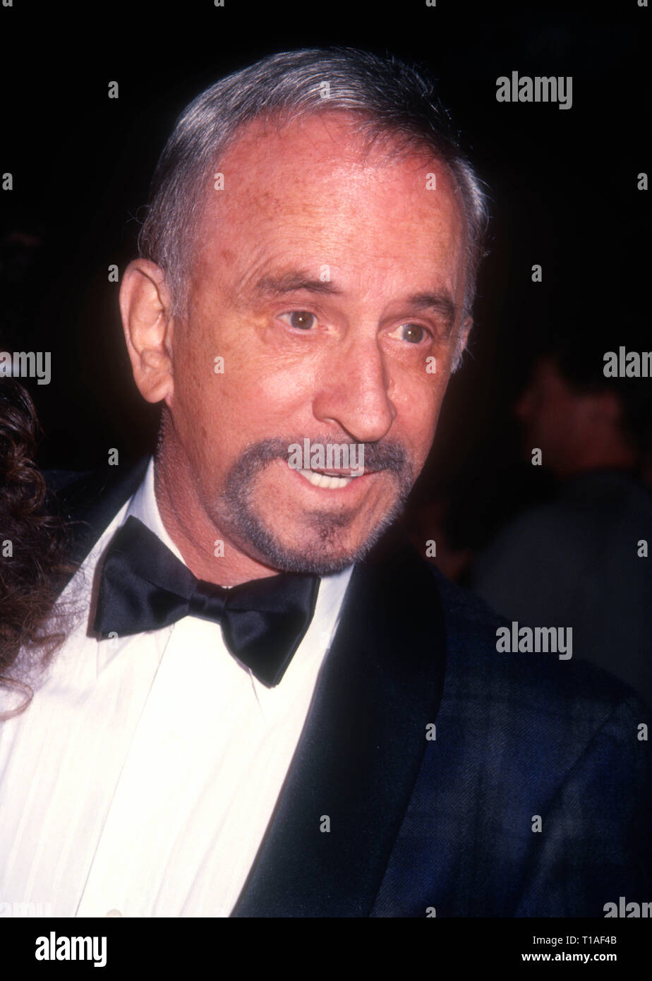 LOS ANGELES, Ca - 6. März: Schauspieler Don Adams besucht die achte jährliche American Comedy Awards am 6. März 1994 im Shrine Auditorium in Los Angeles, Kalifornien. Foto von Barry King/Alamy Stock Foto Stockfoto