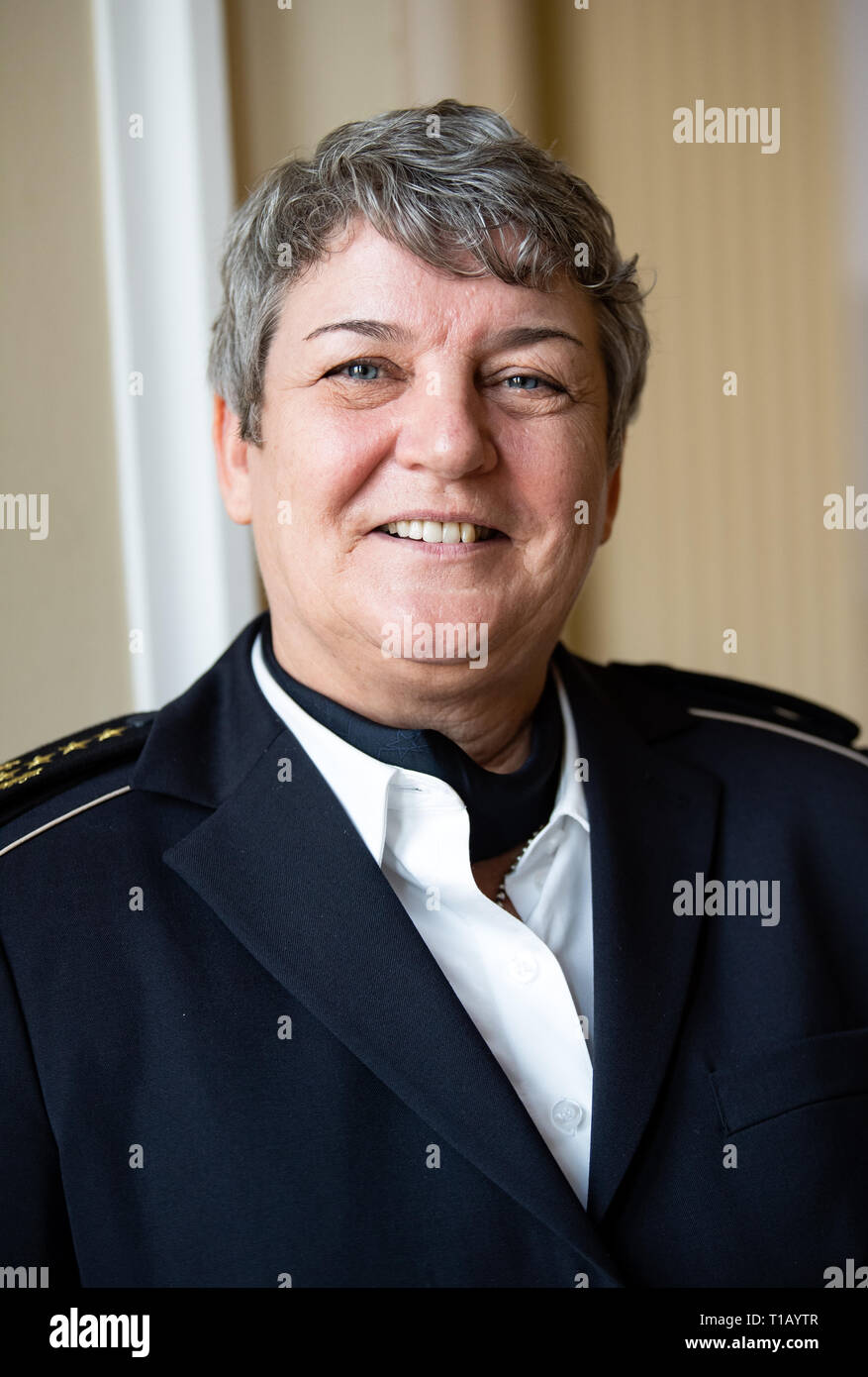Berlin, Deutschland. 25 Mär, 2019. Colette Hercher, Präsident von der Oberzolldirektion, steht auf einer Pressekonferenz die Bilanz 2018 im Bundesministerium der Finanzen. Foto: Bernd von Jutrczenka/dpa Quelle: Bernd von Jutrczenka/dpa/Alamy leben Nachrichten Stockfoto