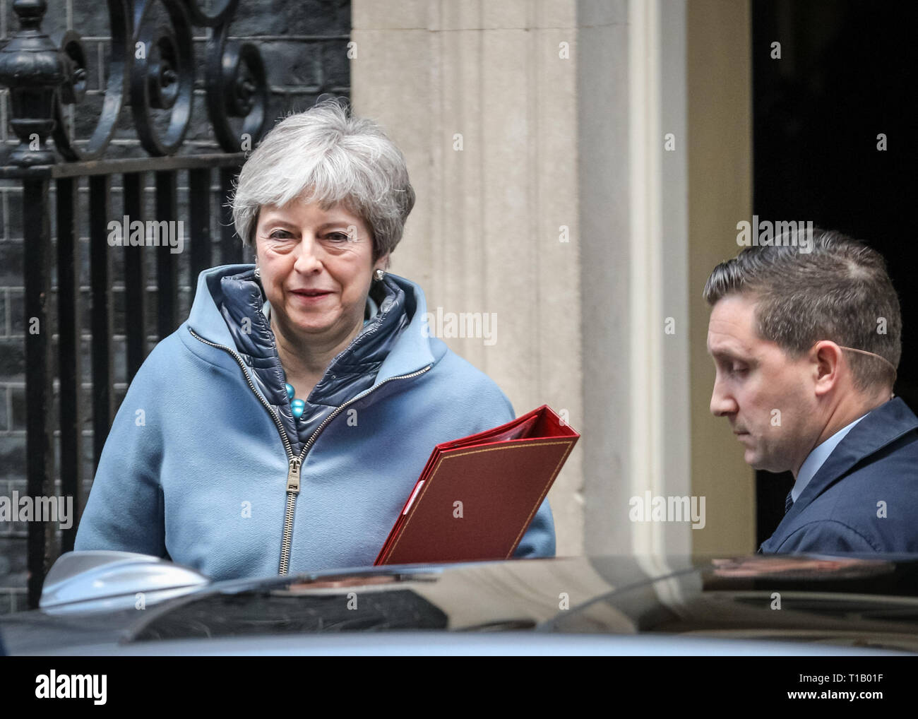 Downing Street, London, UK, 25. März 2019. Premierminister, Theresa May, Minister verlassen Downing Street. Credit: Imageplotter/Alamy leben Nachrichten Stockfoto
