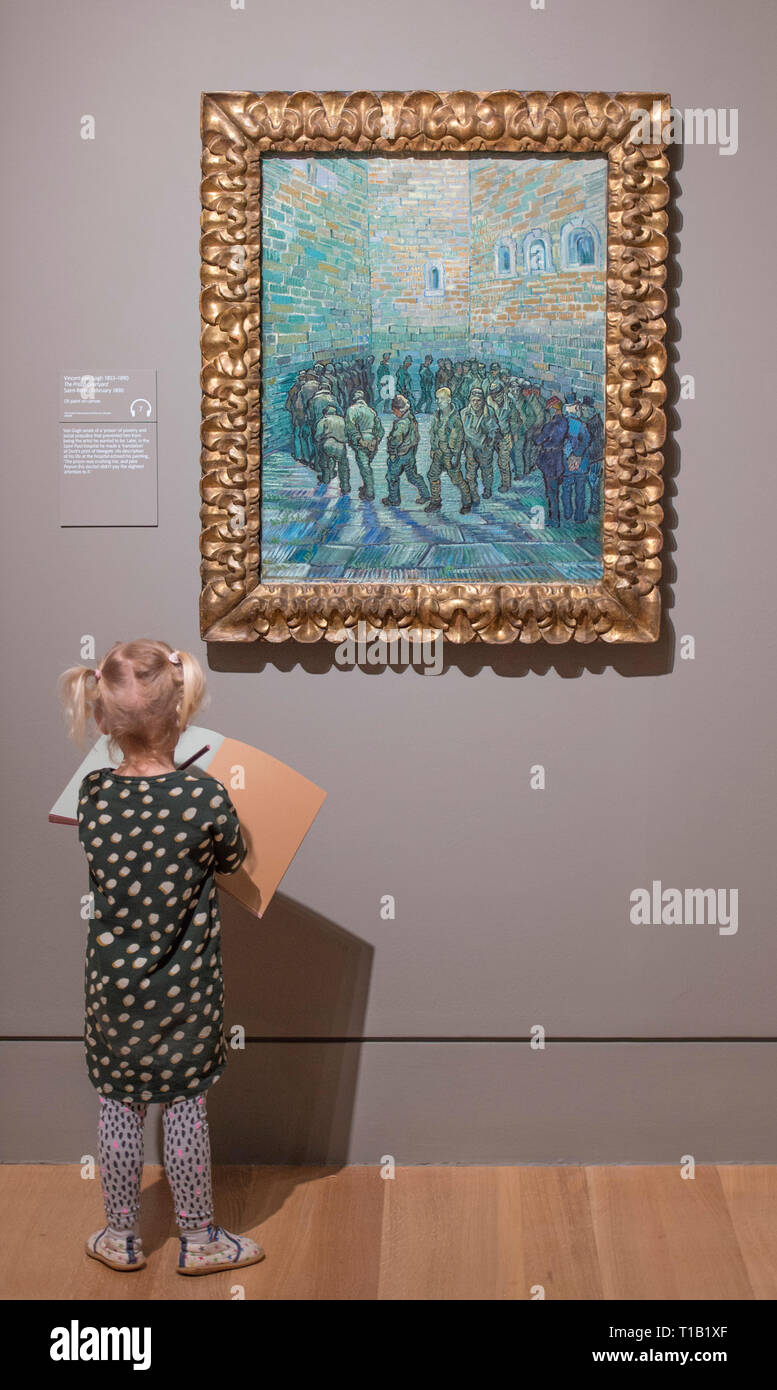 Tate Britain, London, UK. 25. März, 2019. Die EY Ausstellung: Van Gogh und Großbritannien, die erste Ausstellung einen neuen Blick auf die Künstler durch seine Beziehung zu Großbritannien wie Van Gogh durch britische Kunst, Literatur & Kultur während seiner Karriere war inspiriert und bringt die größte Gruppe von Van Gogh Gemälde in Großbritannien gezeigt für fast eine Dekade zu nehmen. Bild: Junge Mädchen (durch die Galerie im Lieferumfang enthalten) zeichnen den Gefängnishof, 1890. Van Gogh. Das puschkin Staatliches Museum der Bildenden Künste, Moskau. Credit: Malcolm Park/Alamy Leben Nachrichten. Stockfoto