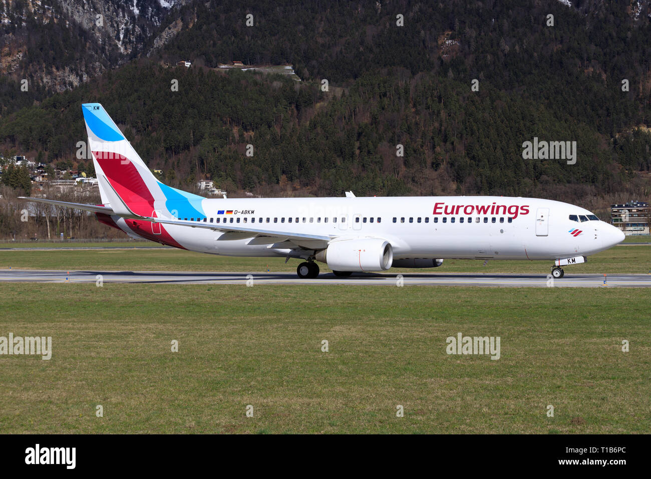 Österreich Januar 4, 2015: Boeing 737 von Eurowings Landung am Flughafen Innsbruck Stockfoto