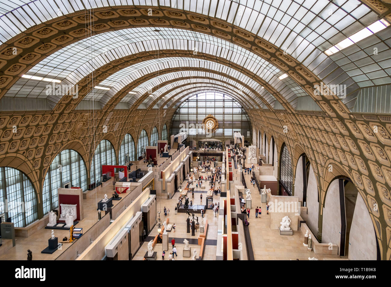 Museum Orsay Haupthalle mit einer Uhr - Paris, Frankreich Stockfoto