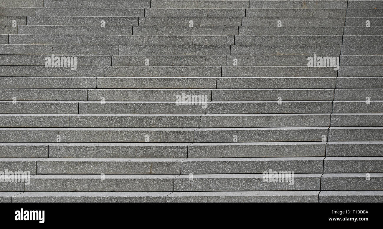 Close up grauer Beton Treppe Perspektive aufsteigend, Low Angle View Stockfoto