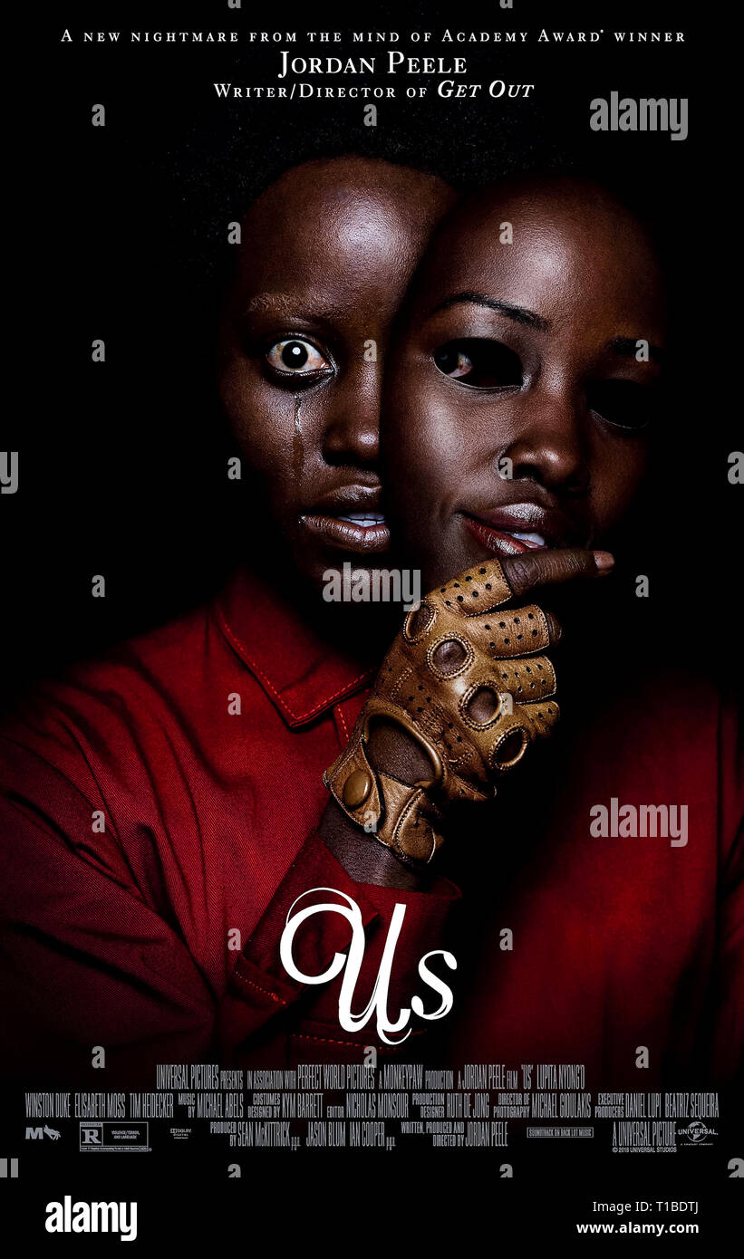 Uns (2019) von Jordan Peele Regie und Hauptdarsteller Lupita Nyong'o, Elisabeth Moss und Winston Herzog. Doppelgänger terrorisieren eine Familie auf Urlaub. Stockfoto