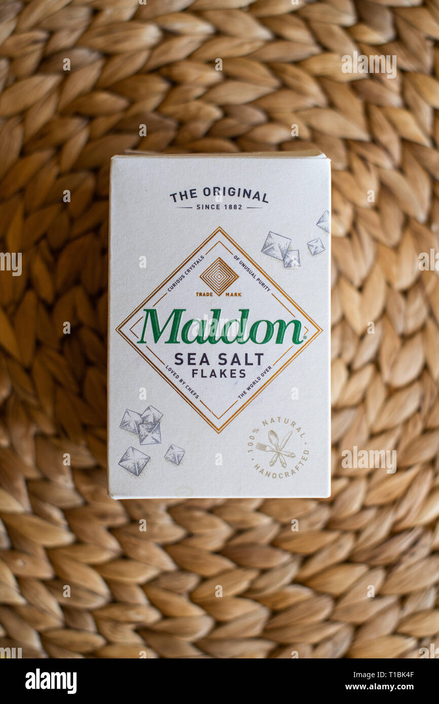 Editorial - maldon Sea salt flakes Box auf einem Tisch. 03/2019. Stockfoto