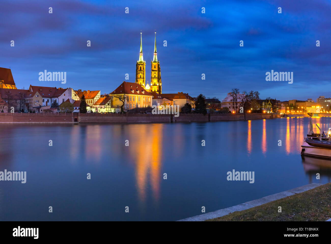 Dominsel in der Nacht in Wroclaw, Polen Stockfoto