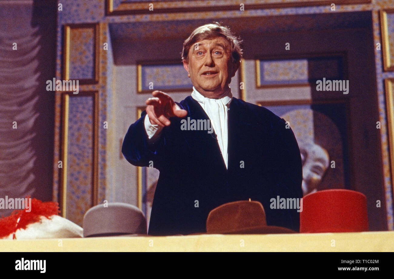 Mainz bleibt Mainz, wie es singt und lacht, Fernsehsitzung, Deutschland 1992 Mitwirkende: Dr. Rudi Henkel, mit seinem Vortrag über Kappologie Stockfoto