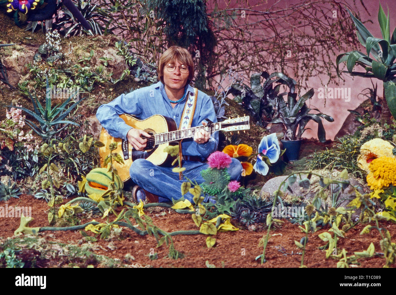 Der Muppet Show, Fernsehserie, USA/Großbritannien 1976 - 1981, Comedyshow mit Puppen und Gaststar John Denver Stockfoto