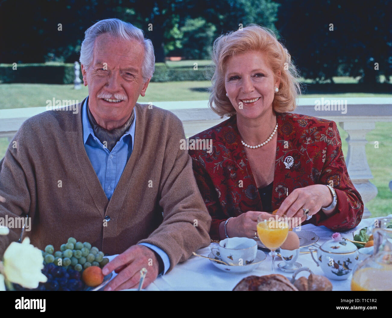 Das Erbe der Guldenburgs, Fernsehserie, Deutschland 1986 - 1988, Folge: 'Der rote Rubin", Darsteller: Karl Schönböck, Christiane Hörbiger Stockfoto