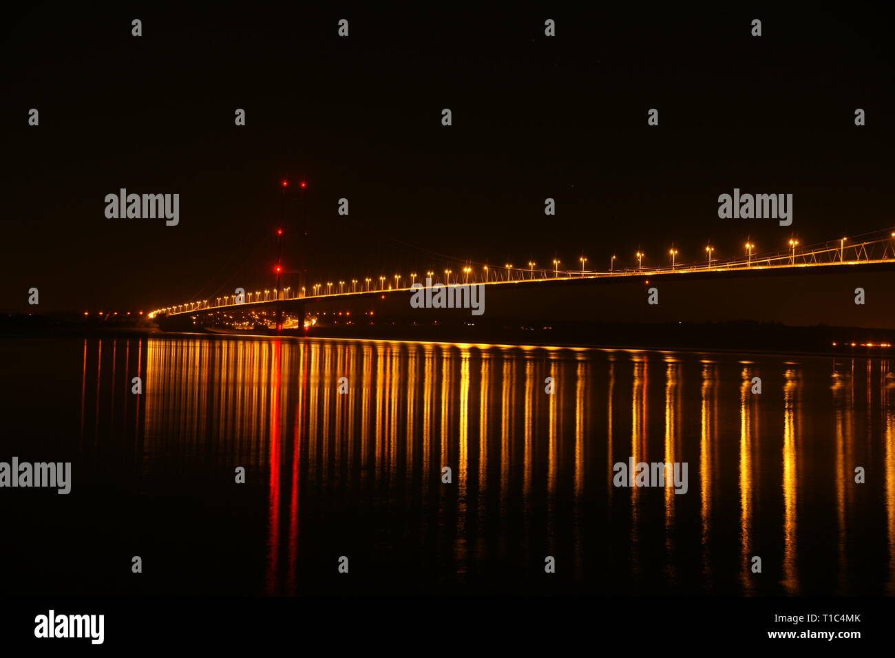 Humber Bridge, single-span Suspension Bridge bei Nacht Stockfoto