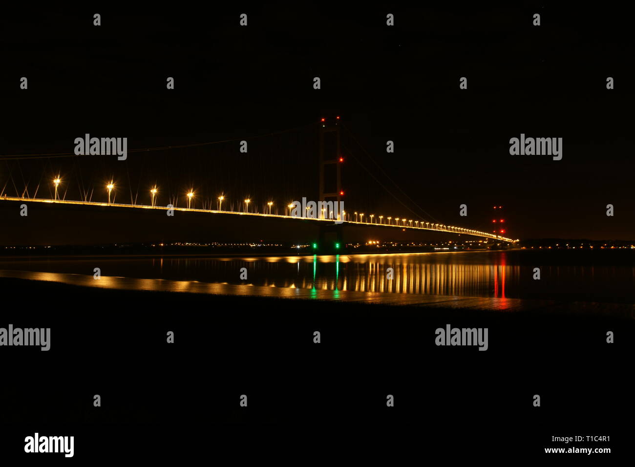 Humber Bridge, single-span Suspension Bridge bei Nacht Stockfoto