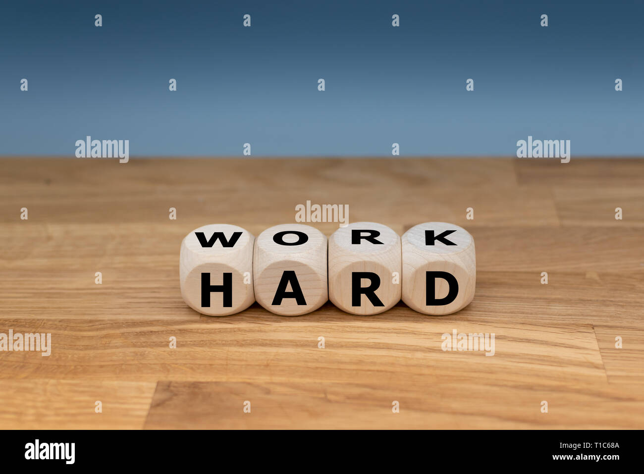 Würfel Form der Ausdruck "hart arbeiten". Stockfoto