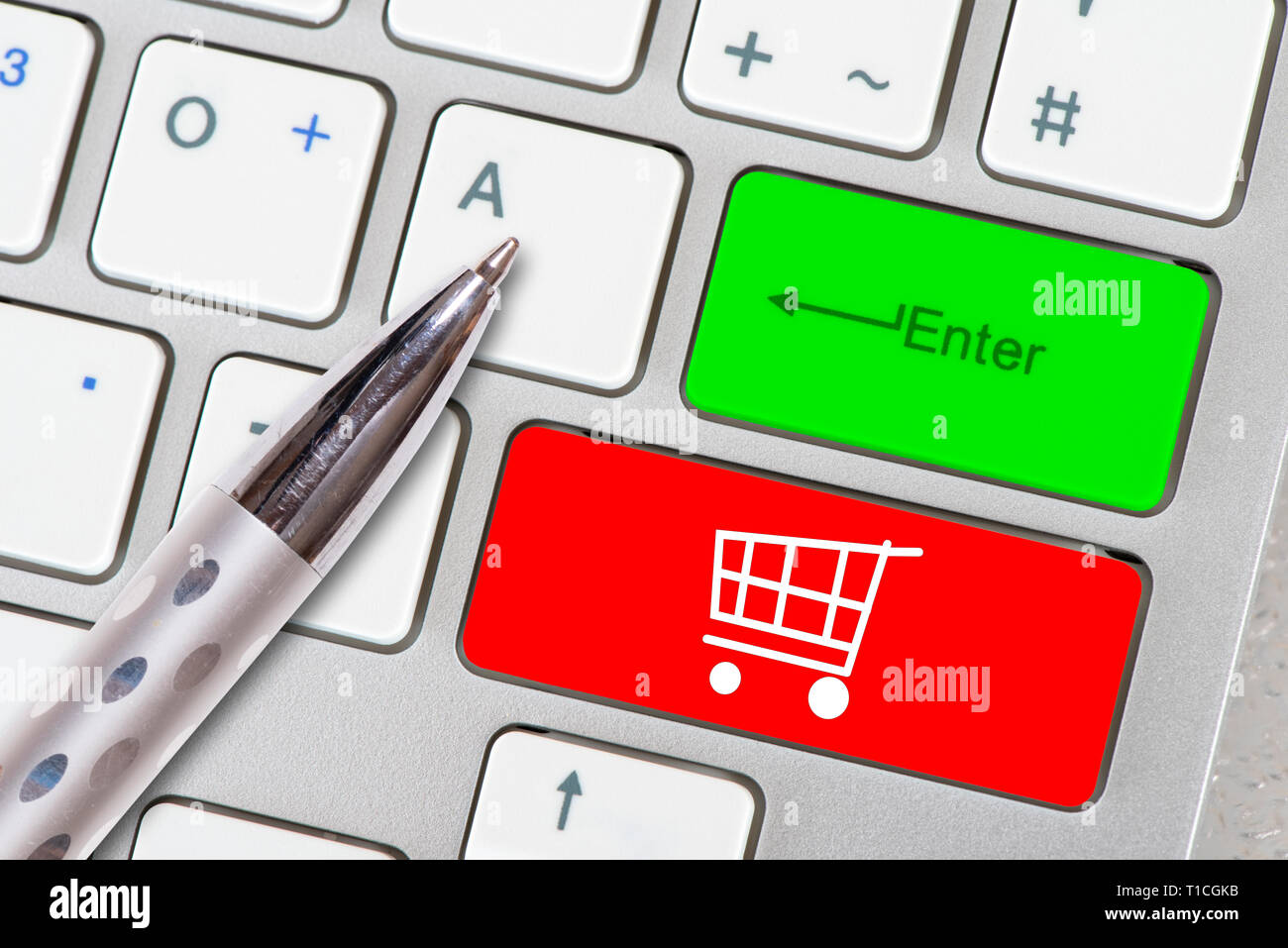 Online Warenkorb auf dem Computer Tastatur gedruckt Stockfoto