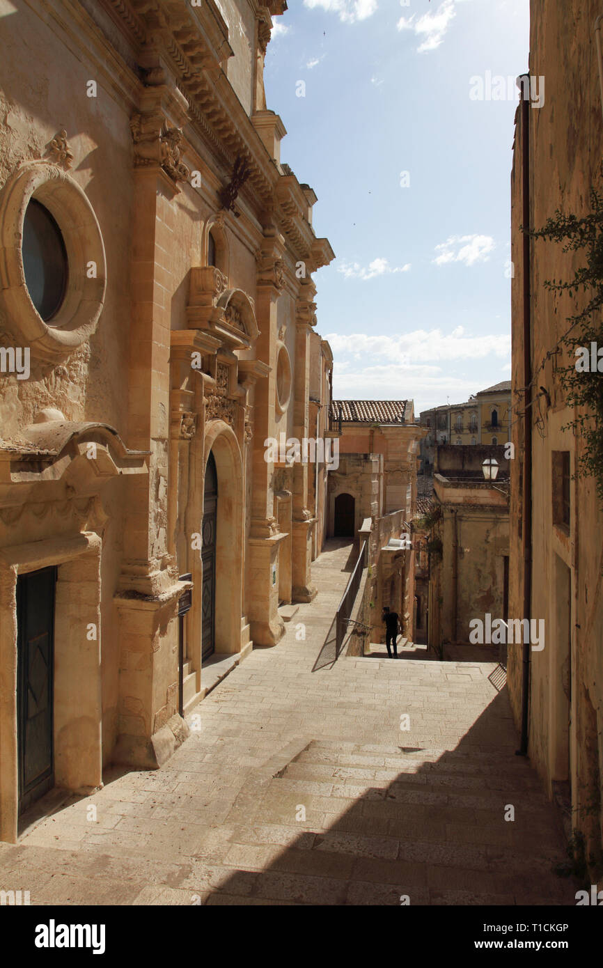 Erkunden Sie die Gassen und Straßen von Ragusa Ibla, sehr alter Häuser der Altstadt und street Szenen Stockfoto