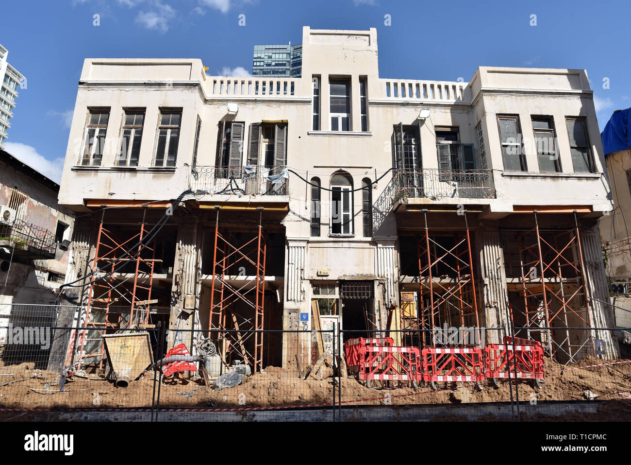 Häuser im Bauhaus-Stil werden in Tel Aviv renoviert Stockfoto