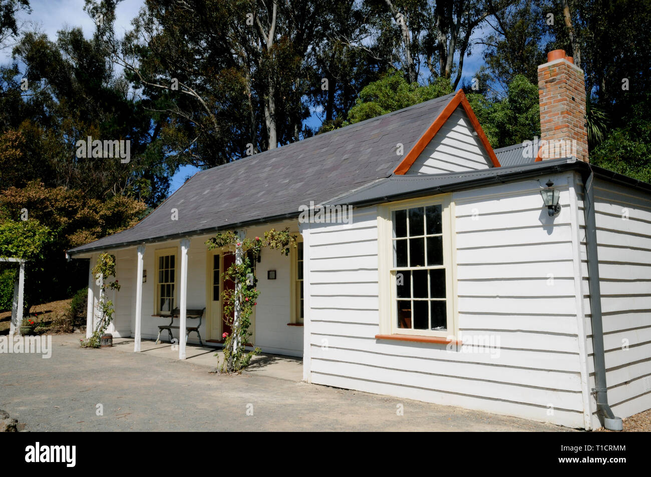 Stoddart Cottage im Diamond Harbour in der Nähe von Christchurch, Neuseeland. Es ist als Kategorie 1 Erbe Struktur erfasst. Stockfoto