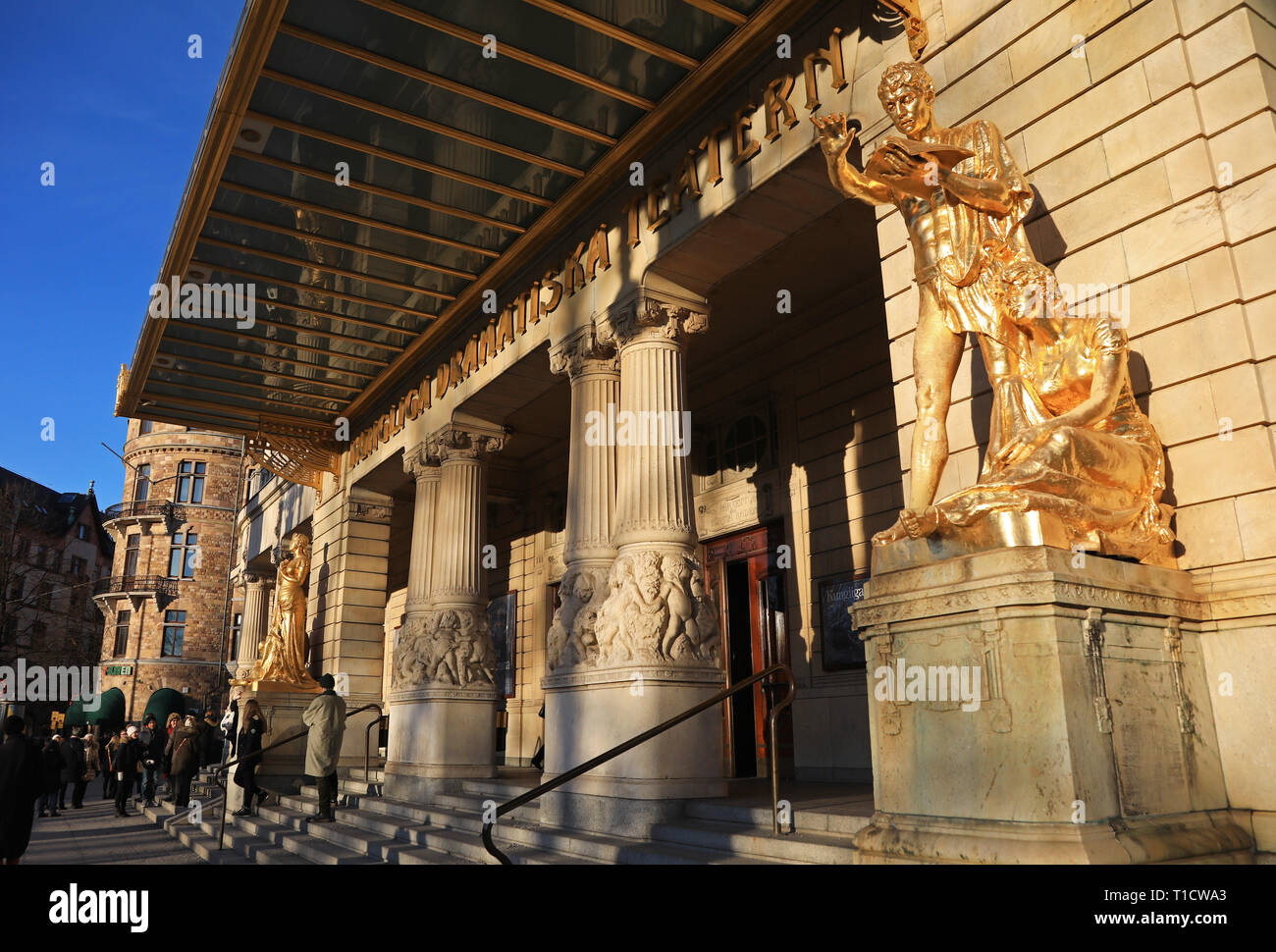 STOCKHOLM 20171217 Das Königliche Dramatische Theater (schwedisch: Kungliga Dramatiska Teatern Dramaten, umgangssprachlich) ist Schwedens nationale Bühne für des gesprochenen Drama', im Jahre 1788 gegründet. Rund tausend Shows sind jährlich auf der Theater acht Etappen ausgeführt wird. Foto Jeppe Gustafsson Stockfoto