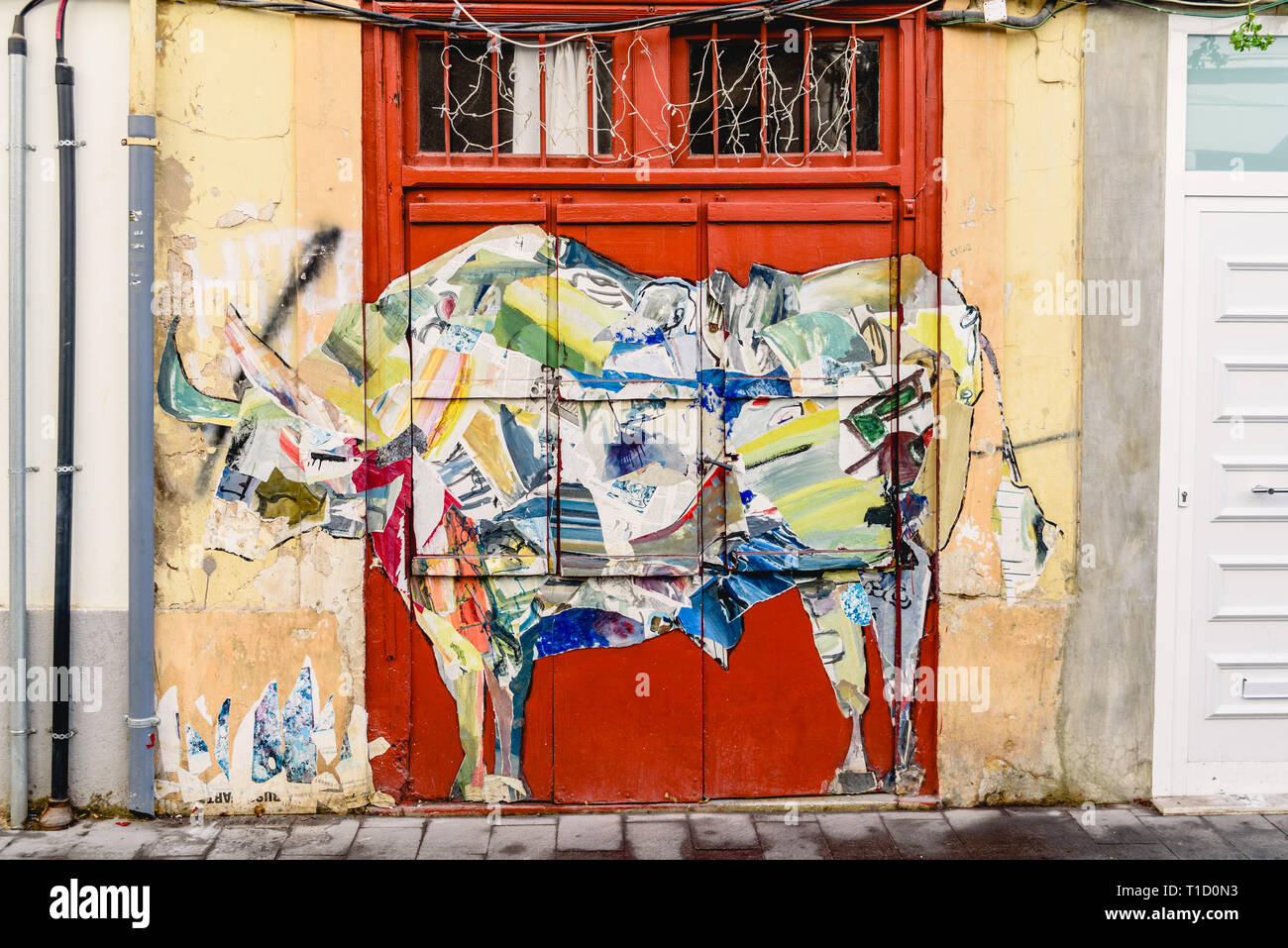 Valencia - Spanien, 16. März 2019: Abbildung eines tapferen Stier auf einer alten Mauer künstlerisch. Stockfoto