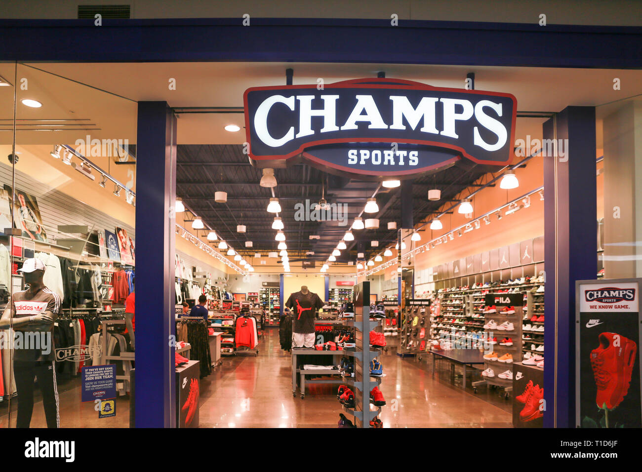 Lawrence County New Jersey, 24. Februar 2019: Champs Sports Store Front in Quaker Bridge Mall.. Champs Sports ist ein American Sports Store Stockfoto