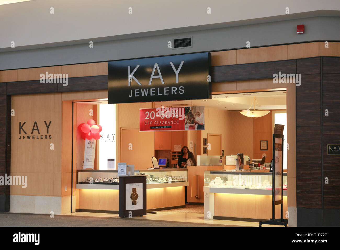 Lawrence County New Jersey, 24. Februar 2019: Kay Juweliere Retail bei Quaker Bridge Einkaufszentrum. Kay Juweliere ist eine Tochtergesellschaft von Sterling und Signet Stockfoto