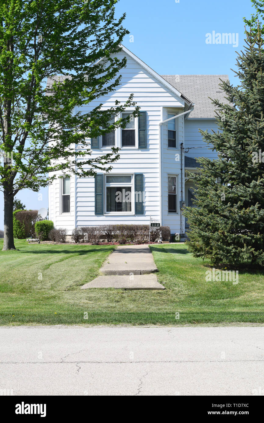 Großes Haus in kleinen landwirtschaftlichen Gemeinschaft von Woodworth, Illinois Stockfoto