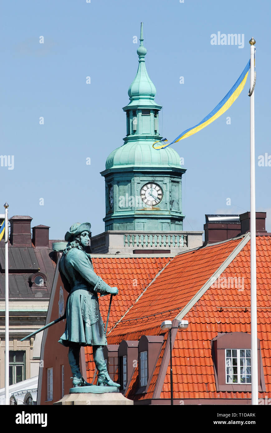 König Karl XI. von Schweden Statue (Gründer der Stadt) am Stortorget auf Trosso Insel aufgeführt von der UNESCO zum Weltkulturerbe in Karlskrona, Blekinge, Schweden. Mai 23. Stockfoto