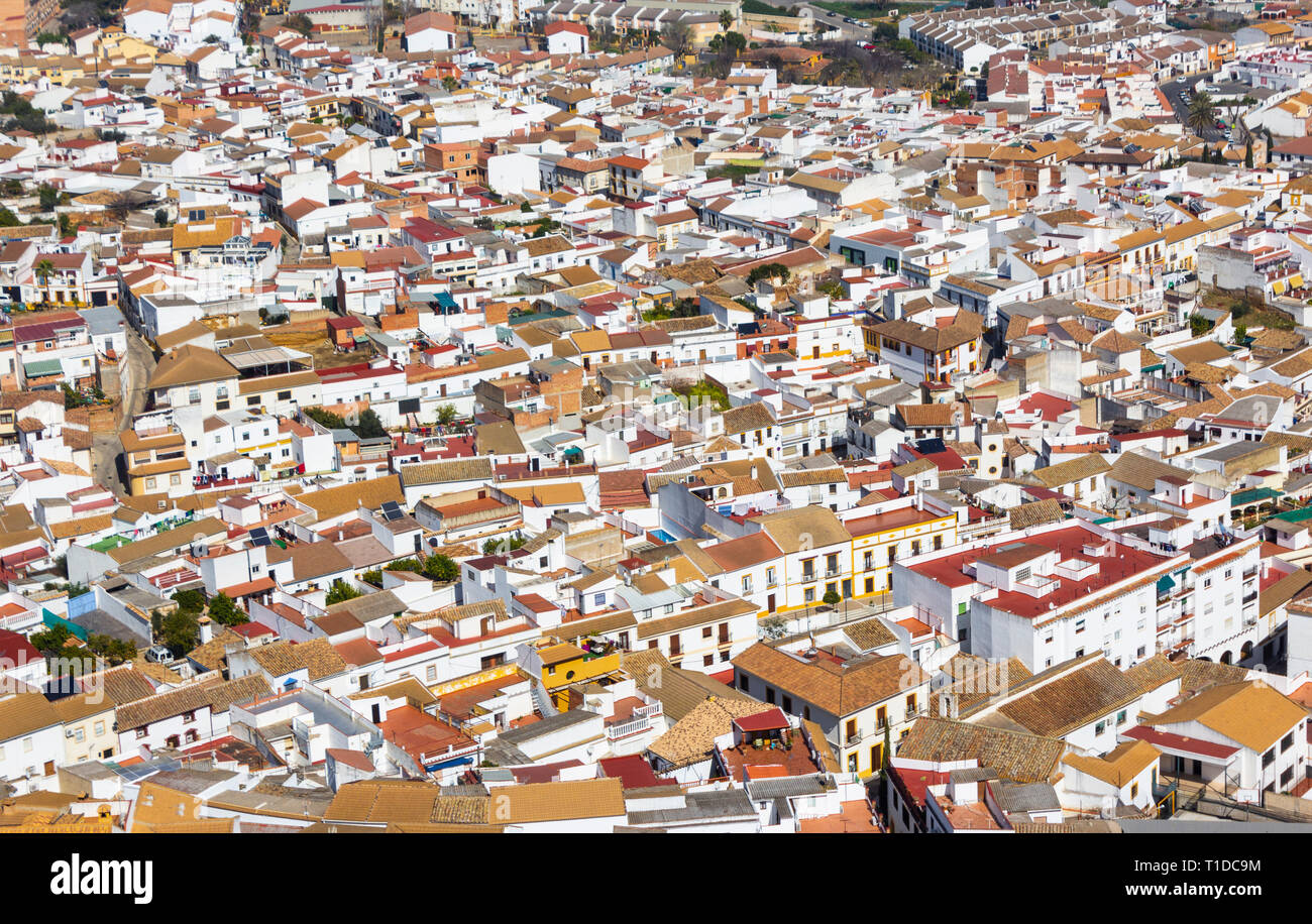 Almodovar del Rio, Provinz Córdoba, Andalusien, Spanien. Blick auf den Ort. Stockfoto