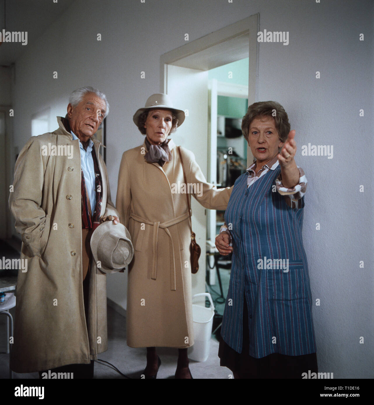 Jakob und Adele, Fernsehserie, Deutschland 1981 - 1989, Folge: "Privatdetektive", Darsteller: Carl Heinz Schroth, Brigitte Horney, Erni Singerl Stockfoto