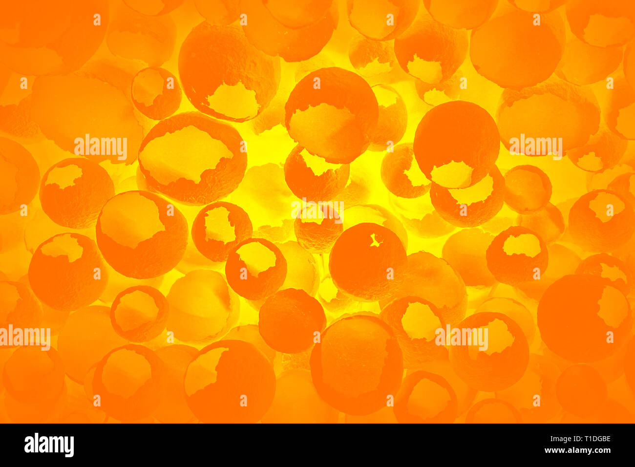 Knickeier Muster so bunt orange hinterlegt. Ansicht von oben, flach, selektive konzentrieren. Stockfoto