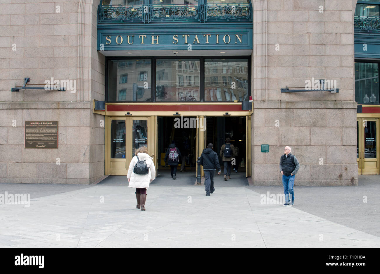 Eingang zum South Station Transportation Center für Commuter Rail und Amtrak Zug in Boston, Massachusetts, USA Stockfoto