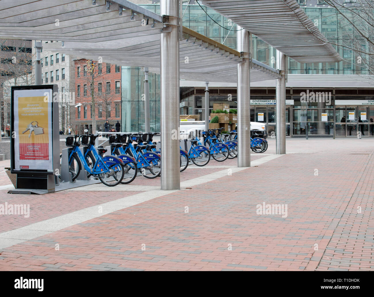 Fahrräder außerhalb der Regierung Centre Public Transit Station neben der City Hall Plaza in Boston, Massachusetts, USA Stockfoto