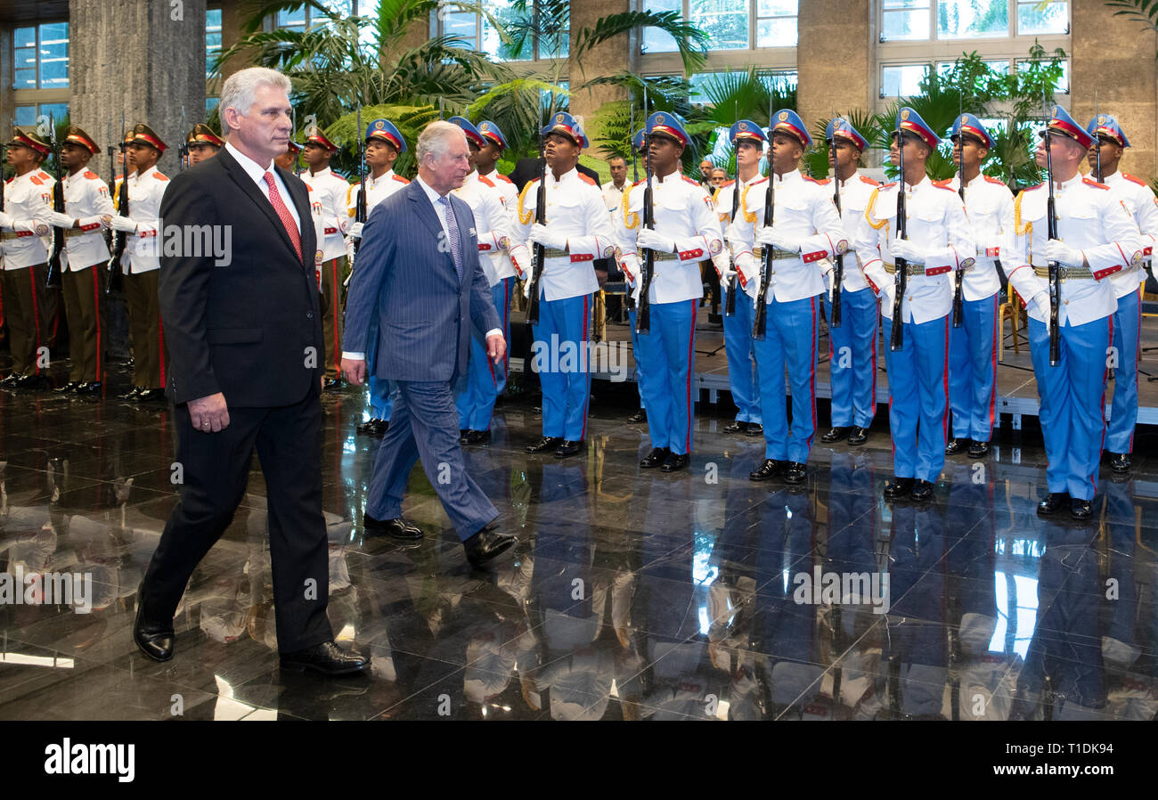 Der Prinz von Wales erhält eine offizielle Begrüßung von Präsident Miguel Diaz-Canel in Havanna, Kuba bei einem historischen Besuch, feiert die kulturellen Bindungen zwischen dem Vereinigten Königreich und den kommunistischen Staat. Stockfoto