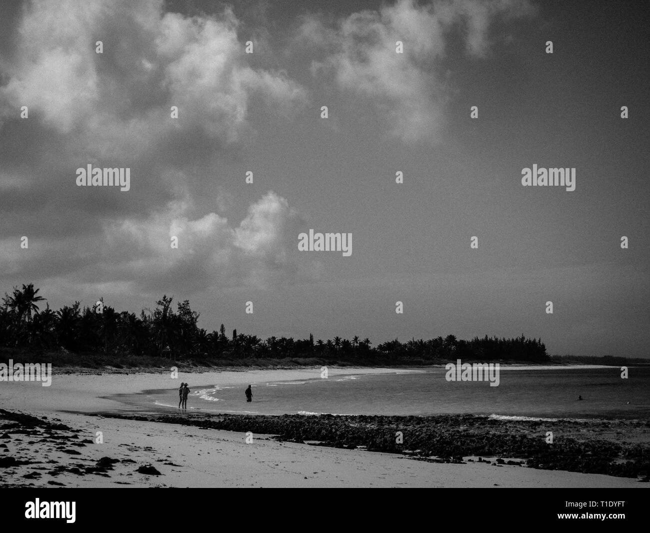 Vom Netz entfernten tropischen Strand, Governors Harbour, Eleuthera, Bahamas, in der Karibik. Stockfoto