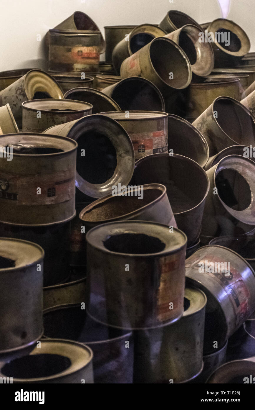 Leere Dosen Zyklon B-Gas in Auschwitz, einem ehemaligen NS-Vernichtungslager cam Stockfoto