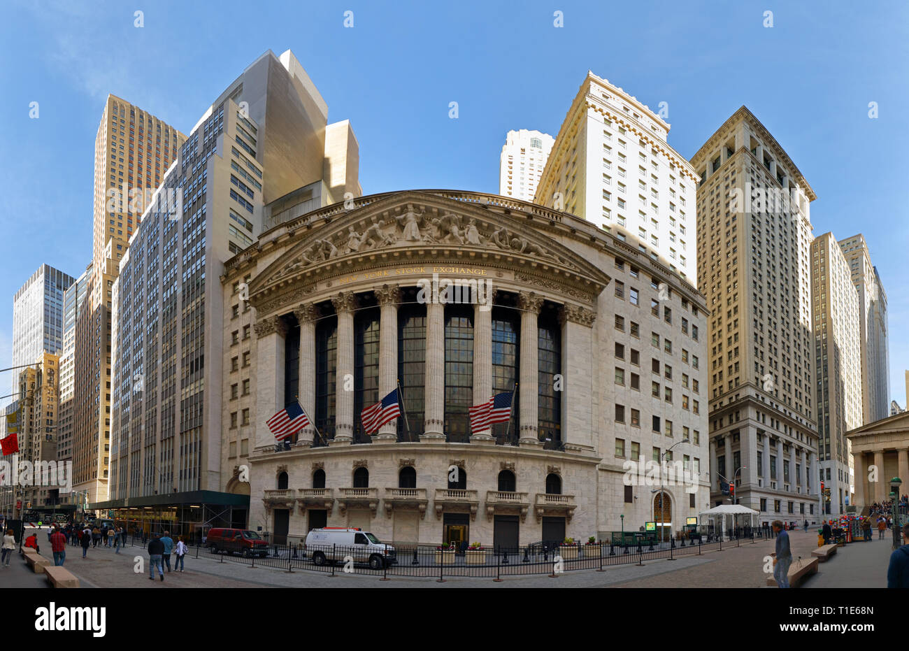NEW YORK CITY, USA - AUGUST 2016: Die New York Stock Exchange an der Wall Street ist die größte Börse der Welt. Stockfoto