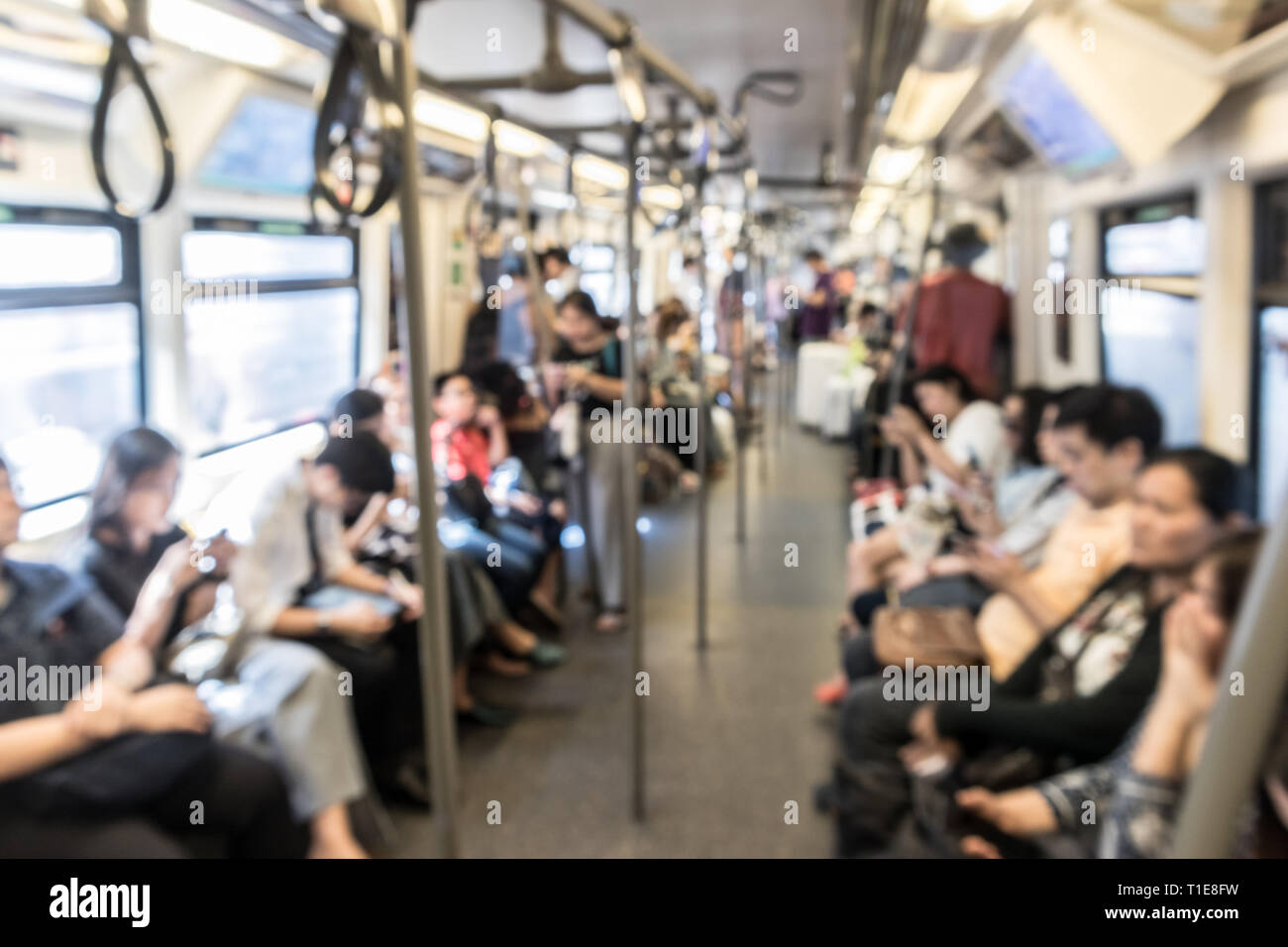 Blured Bild unkenntlich asiatischen Menschen pendeln mit Stadt U-Bahn. Stockfoto