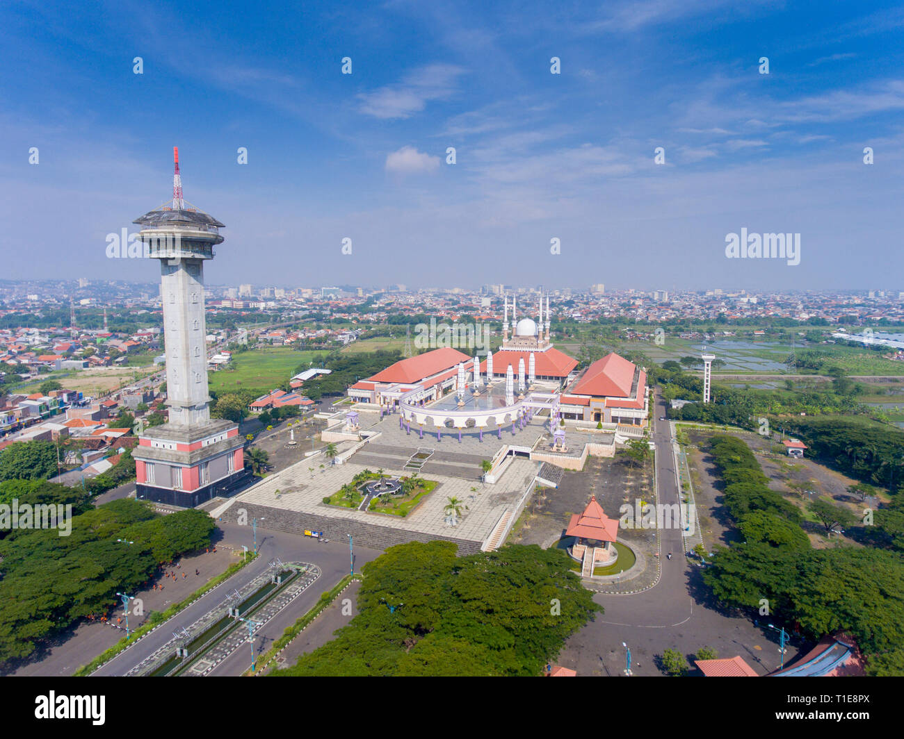 Die Große Moschee von Zentral-Java Provinz in Semarang. Indonesien ist das größte muslimische Land der Welt. Die Moschee kann 16.000 Gebete aufnehmen. Stockfoto