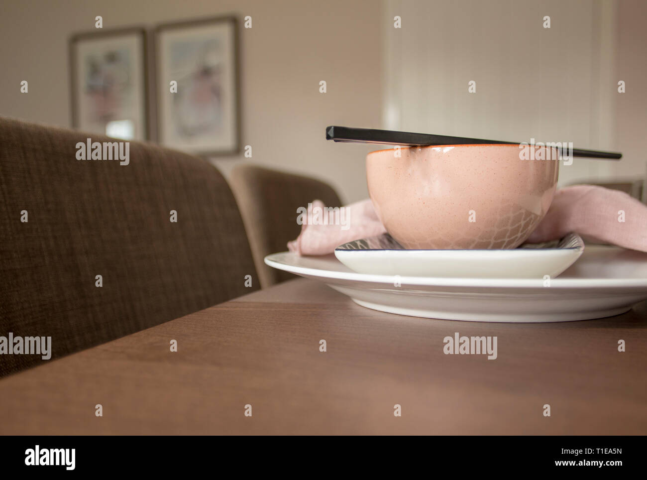 Schließen Sie herauf Bild einer Tabelle einstellen Stockfoto