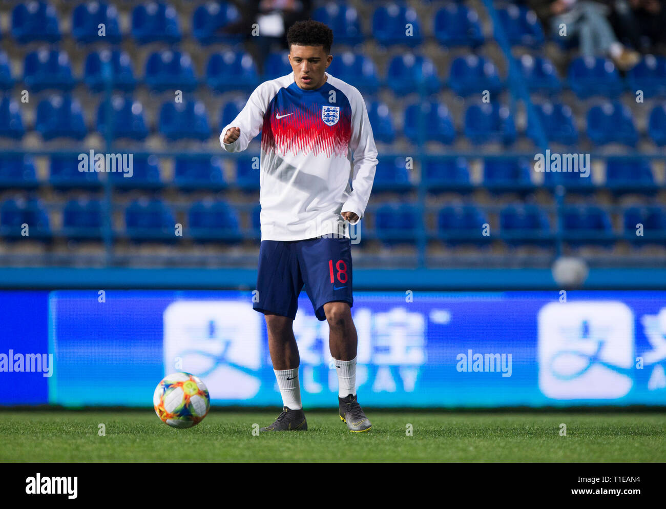 Das Stadion der Stadt Podgorica, Podgorica, Montenegro; UEFA  Europameisterschaft Qualifikation Fußball, Montenegro. 25 Mär, 2019. gegen  England; wärmt Credit: Nikola Krstic/Alamy leben Nachrichten  Stockfotografie - Alamy