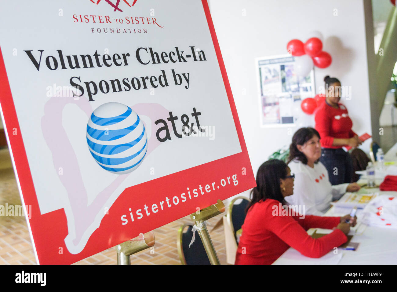 Miami Florida, James L. Knight Center, Zentrum, Frauen, Frauen, Männer Herz Gesundheitsmesse, Schwester-Schwester-Stiftung, Herzerkrankungen, Gesundheit, Prävention, Volunt Stockfoto