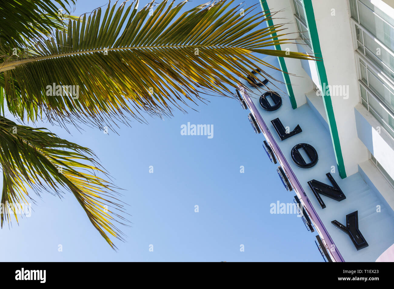 Miami Beach Florida, Ocean Drive, historisches Art déco-Viertel, The Colony, Hotel, Erhaltung außen, außen, vorne, Eingang, tagsüber, Schild, Henry Hohauser, 1 Stockfoto