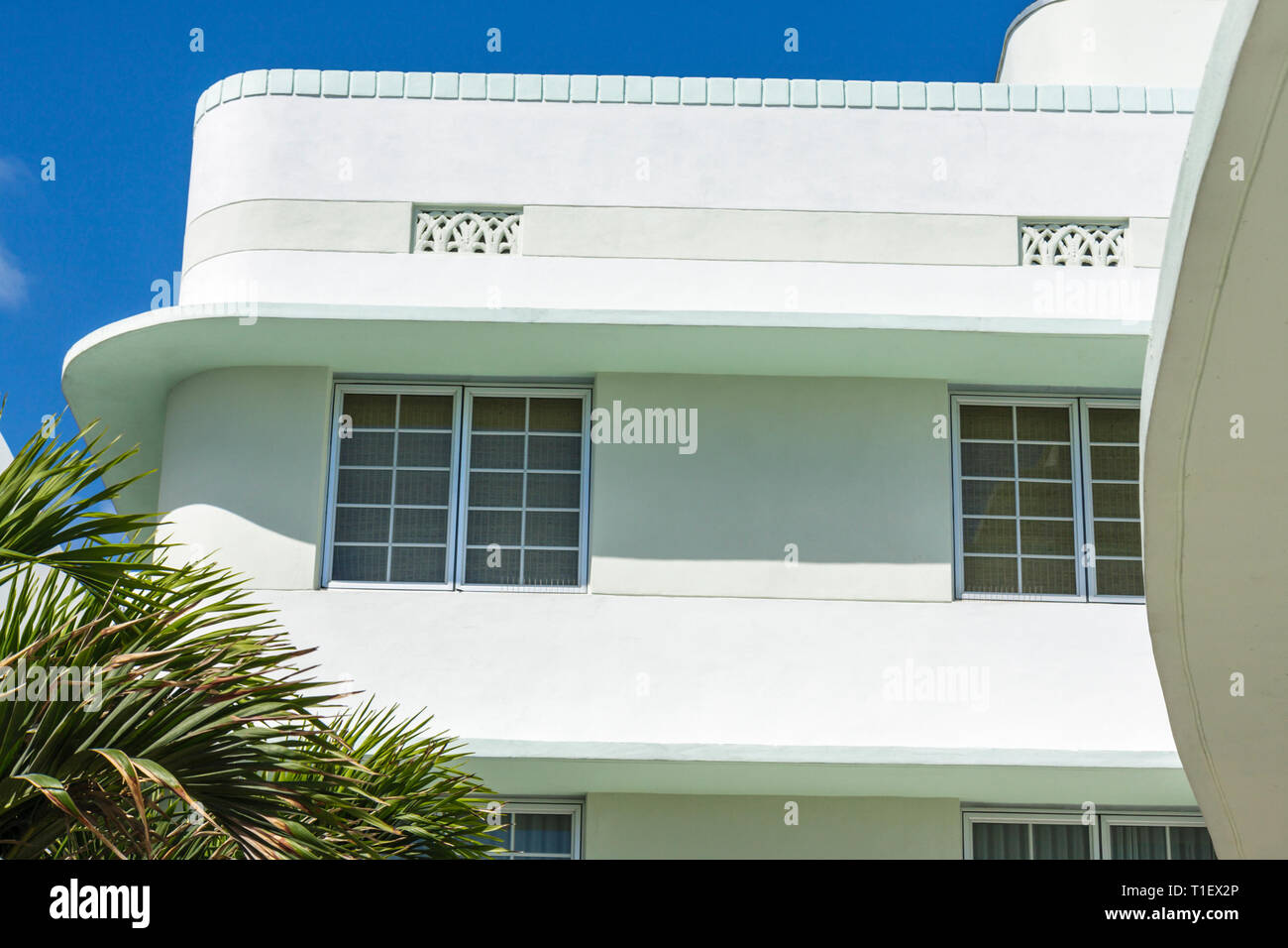 Miami Beach Florida, Ocean Drive, historisches Art déco-Viertel, The Carlyle, Hotel, 1939 Gebäude, außen, vorne, Eingang, Kiehnel, Elliot, Architektur Stockfoto