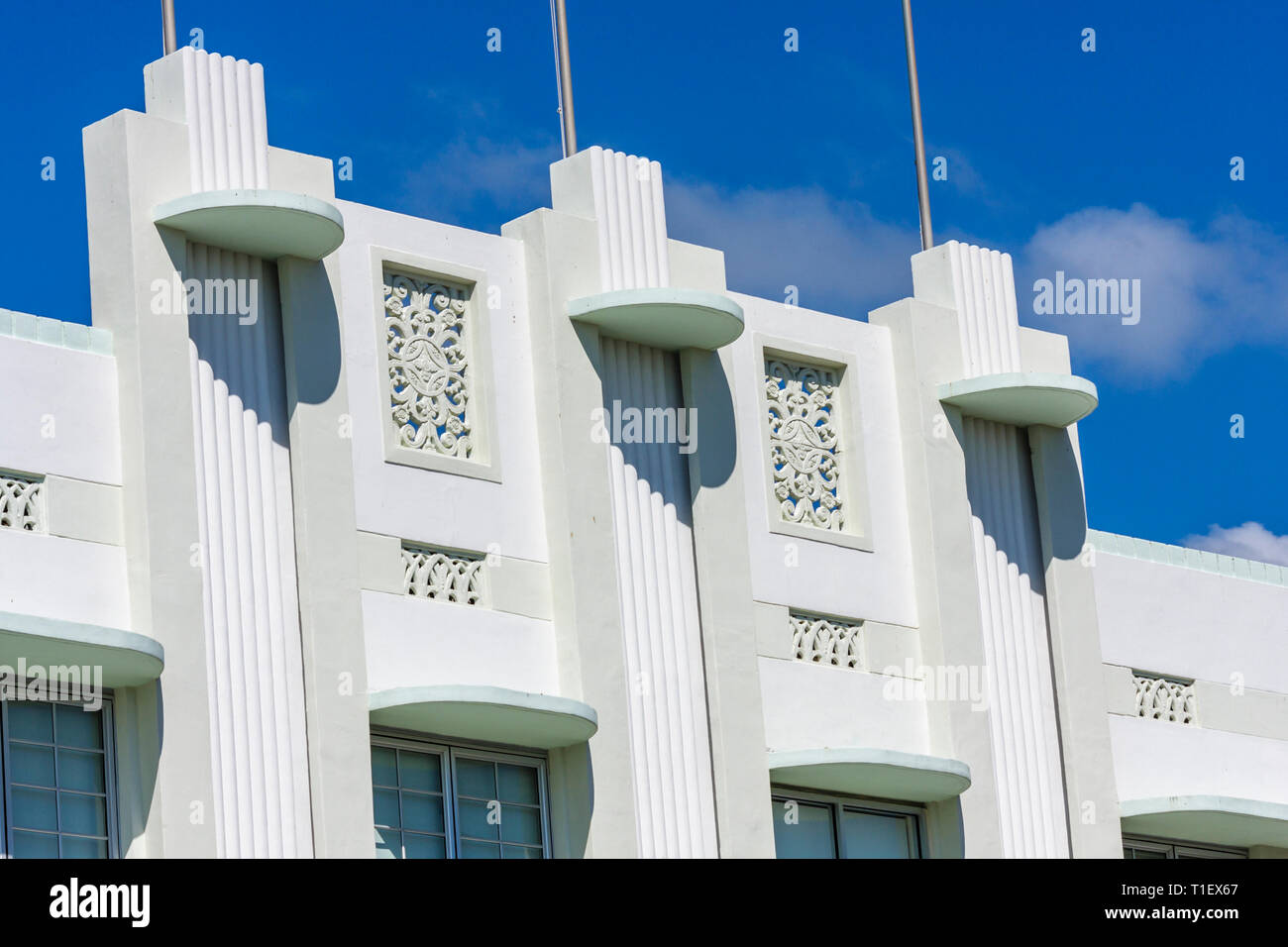 Miami Beach Florida, Ocean Drive, historisches Art déco-Viertel, The Carlyle, Hotel, 1939 Gebäude, außen, vorne, Eingang, Kiehnel, Elliot, Architektur Stockfoto