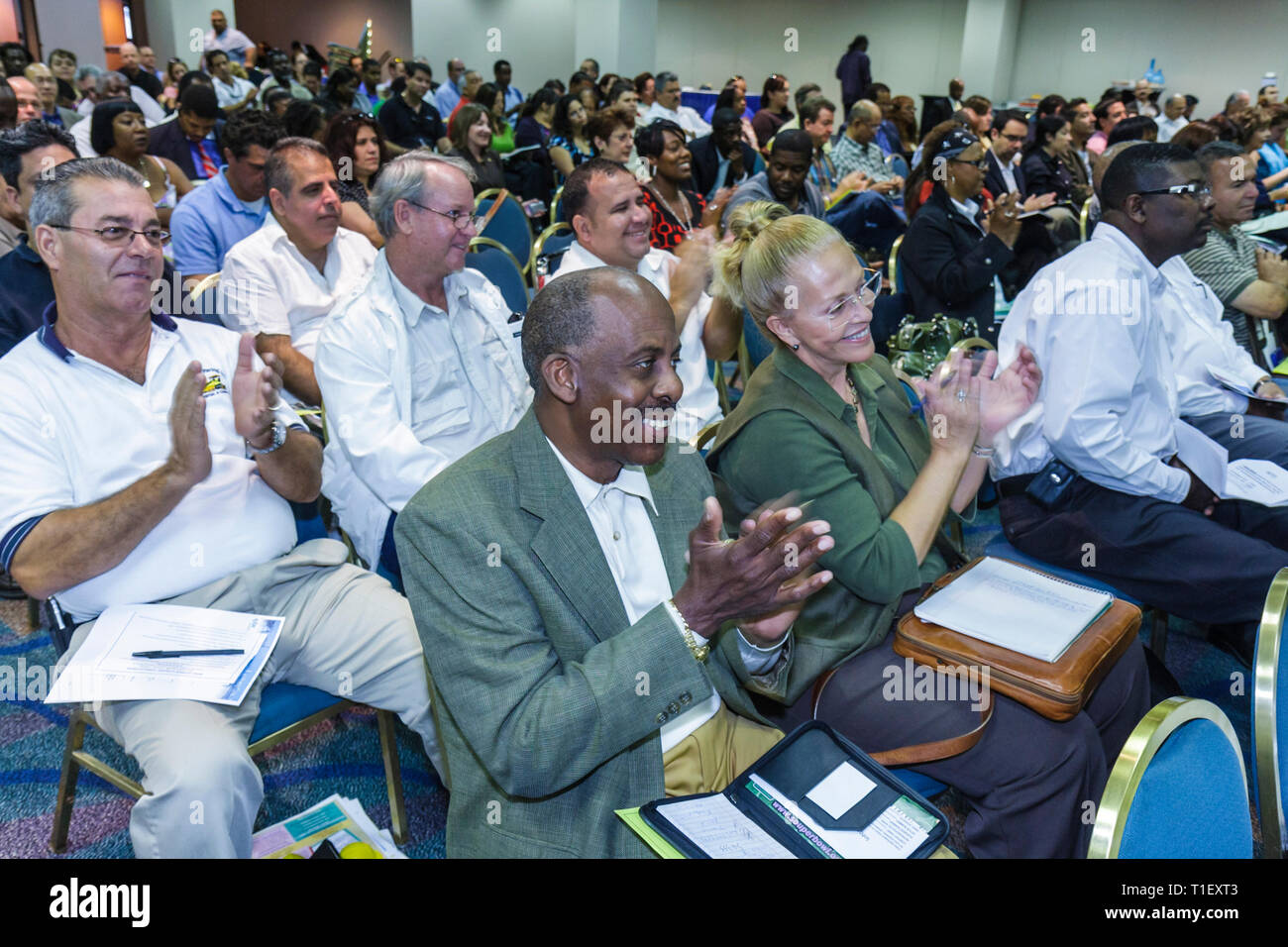 Miami Florida,Kleinunternehmen,Economic Stimulus Forum,Wirtschaft,Minderheit,Vernetzung,Arbeit,Seminar,Schwarzafrikaner,hispanischer Mann Männer männlich,Frau femal Stockfoto